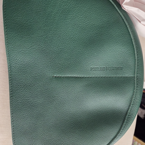 Portland Leather Goods Koala Sling Bag Green Bacalar Excellent Condition - Picture 7 of 8